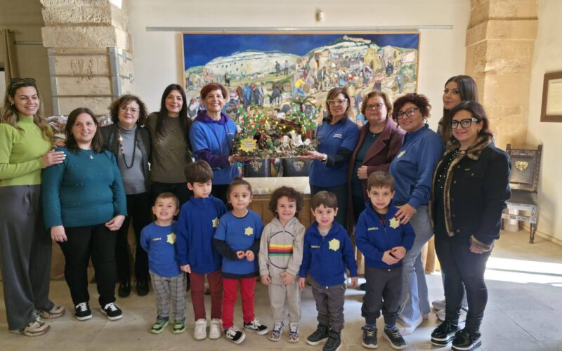 I Presepi Scolastici Illuminano il Natale Avolese: Esposte in Comune Opere d’Ingegno e Tradizione