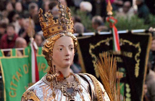 Santa Lucia: Siracusa Celebra la sua Patrona tra Fede, Storia e Gemellaggio Svedese