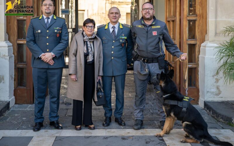 Il prefetto Armenia in visita alla Guardia di Finanza