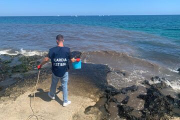 Scarico irregolare in mare: denunciata società gestrice di un depuratore