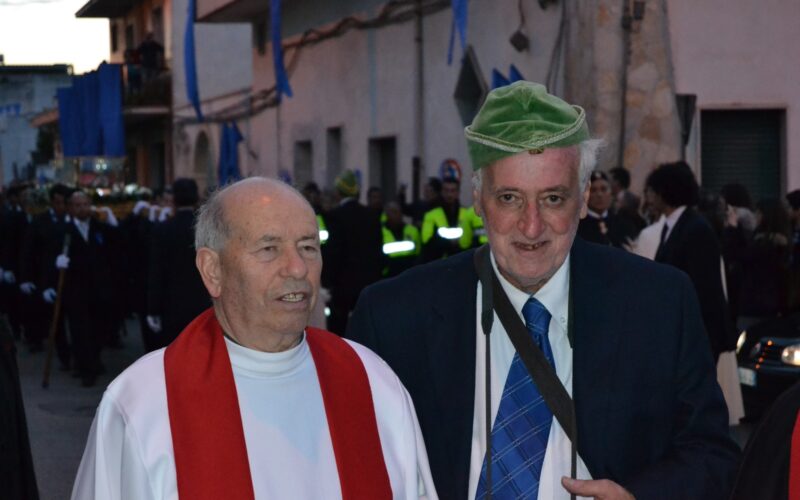 Favorì il ritorno del corpo di Santa Lucia: cittadinanza a don Scarpa