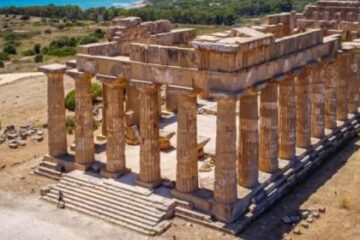 La Fiamma Olimpica Illumina Selinunte: Inizia dal Parco Archeologico il Viaggio Siciliano Verso Milano-Cortina 2026