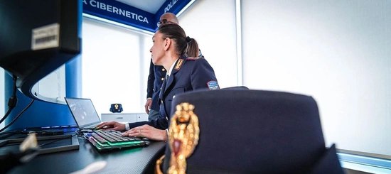 Perquisizioni e sequestri della Postale per indagine gruppo Facebook “Mia moglie”