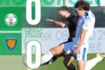 Calcio: prima frazione in parità tra Monopoli e Siracusa