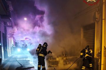 Lentini: auto a metano distrutta nella notte dalle fiamme