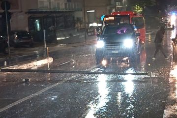 Maltempo a Siracusa: cade un palo della luce in viale Teocrito