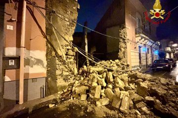 Lentini: crolla un immobile disabitato