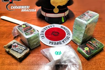 Pachino, in auto con un chilo di hashish e 105 grammi di cocaina: arrestato 37enne