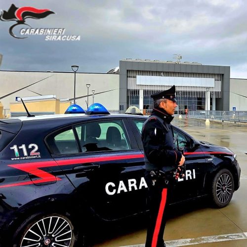 Tenta di rubare due smartphone: denunciato un palazzolese