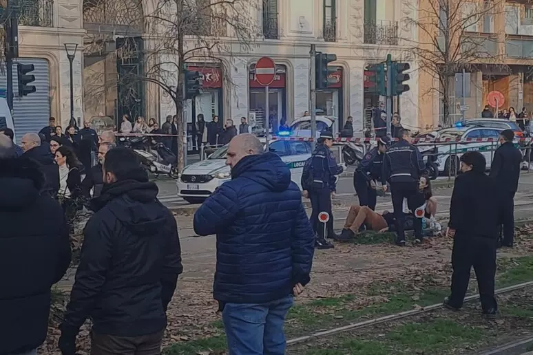 Incidente - Deraglia un tram a Milano e investe alcune persone: un ...