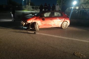 Auto contro il muro: un ferito