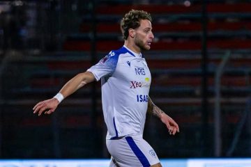 Calcio: il Siracusa sprofonda contro il Sorrento