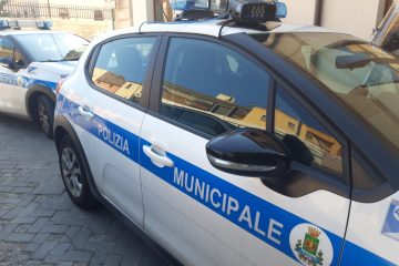La polizia municipale sanziona aderenti al comitato del No