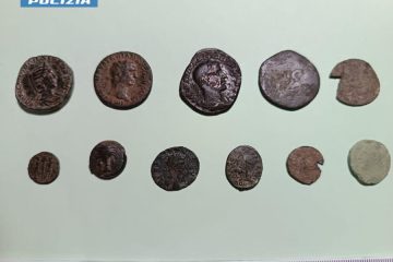 Priolo, teneva in casa monete antiche: denunciato