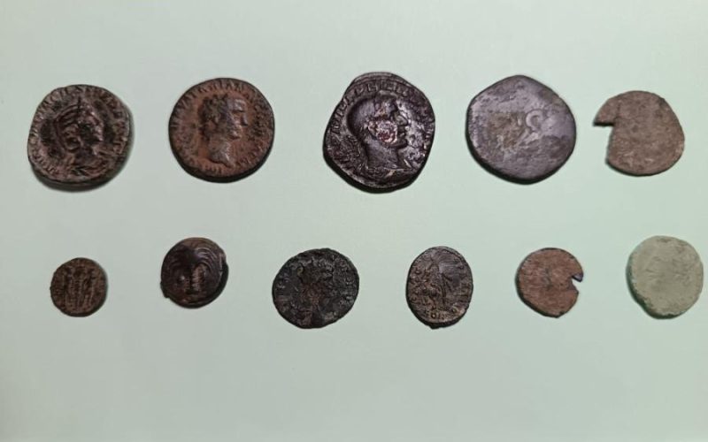 Priolo, teneva in casa monete antiche: denunciato