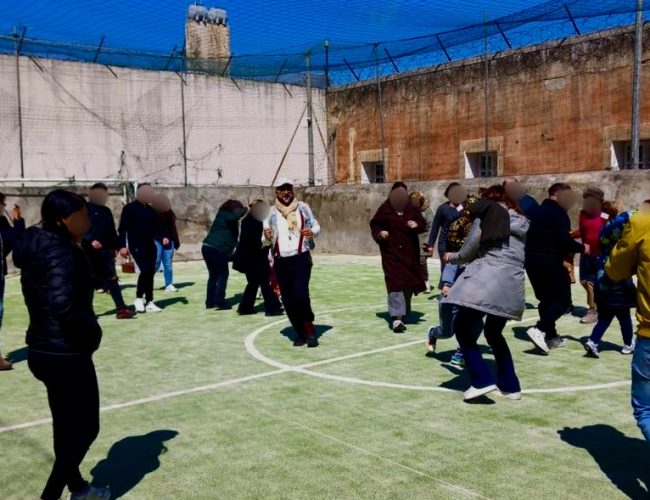 Casa Circondariale di Ragusa, Labirinti rivoluziona l’incontro tra padri detenuti e figli