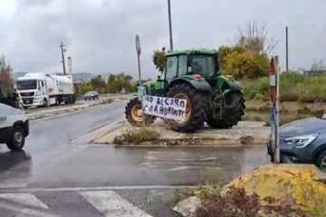 Caro gasolio: gli agricoltori protestano al polo industriale priolese