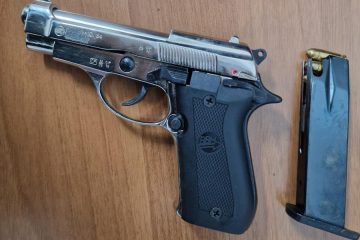 Trasportava in auto una pistola: arrestato un 50enne