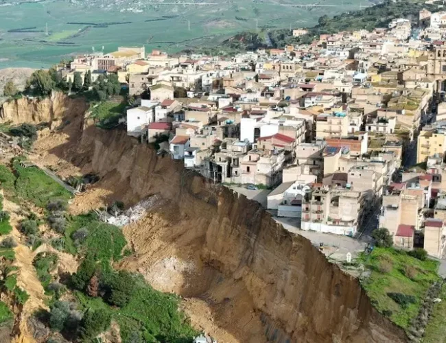 Niscemi: “C’è una frana sotto il Muos”