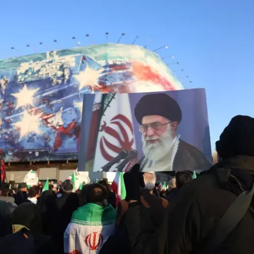 Teheran: ‘Khamenei è morto’.Emirati all’Iran: ‘Un errore aggredirci’