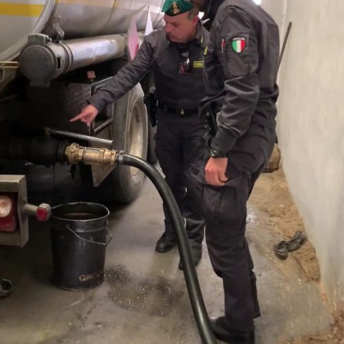 Maxi frode sul gasolio: cinque indagati nel Catanese