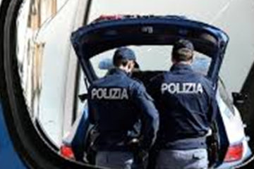 Truffa dello specchietto: denunciato un 25enne