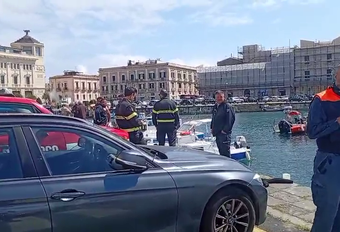 Siracusa: auto in mare, salvata madre e figlia-Video