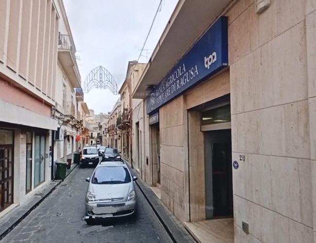 Melilli: trafugano il bancomat facendolo esplodere