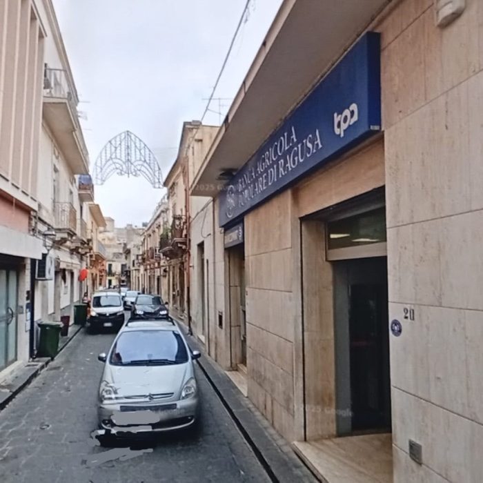 Melilli: trafugano il bancomat facendolo esplodere