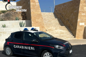 Noto, percorreva l’area pedonale in moto: sanzionato un ventenne