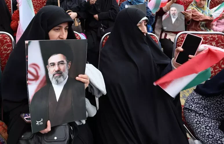 Messaggio di Khamenei, ‘crimini e uccisioni non ci scalfiranno’