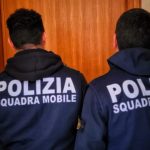Addosso aveva esplosivi: denunciato dai poliziotti