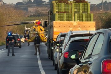 Auto nella scarpata: la conducente trasportata in Elisoccorso – Video