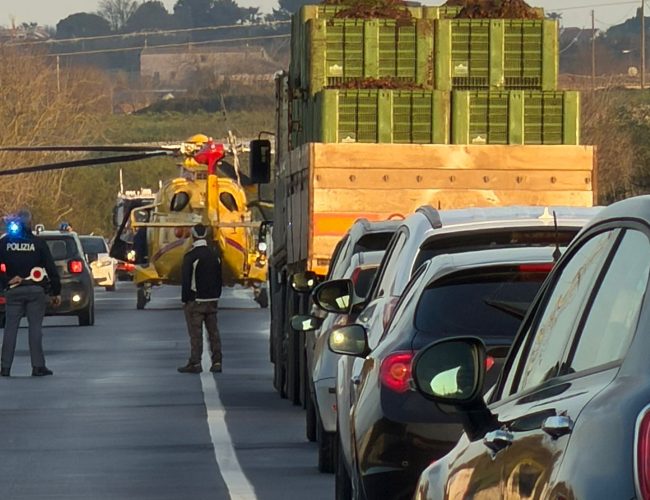 Auto nella scarpata: la conducente trasportata in Elisoccorso – Video