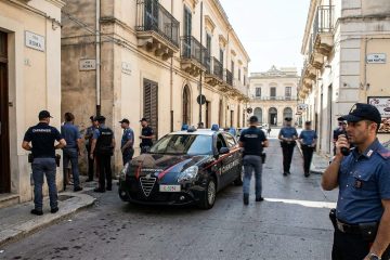 Vittoria: caccia agli aggressori dei carabinieri