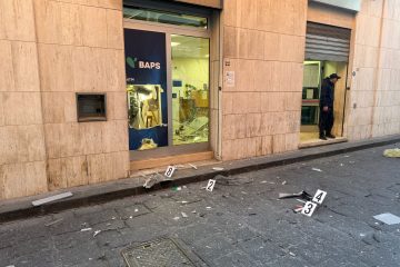 Melilli: trafugano il bancomat facendolo esplodere