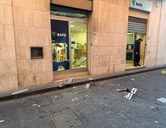 Melilli: trafugano il bancomat facendolo esplodere