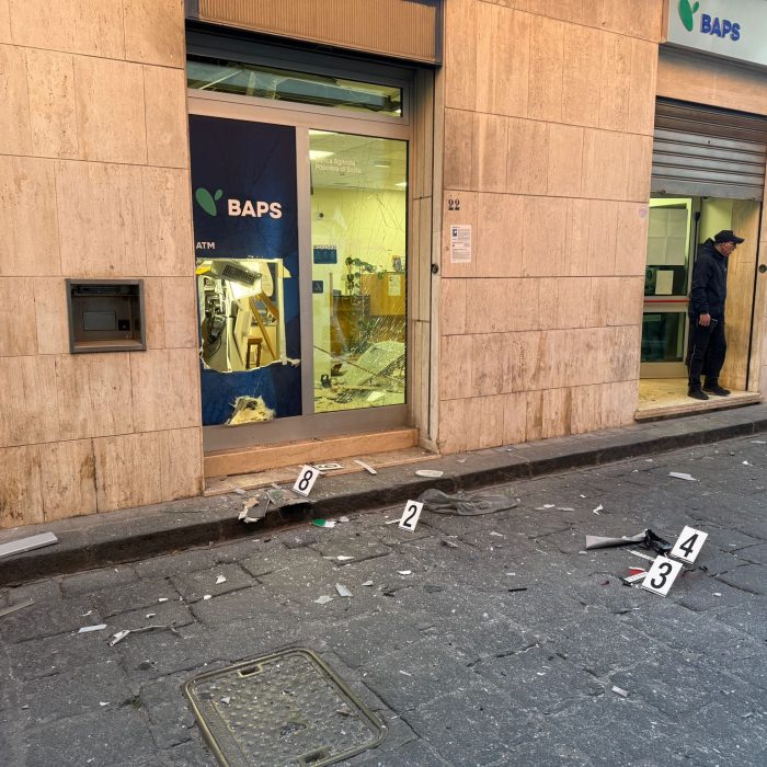 Melilli: trafugano il bancomat facendolo esplodere