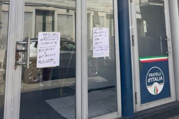 Scritte anarchiche nella sede di Fdi a Vittoria