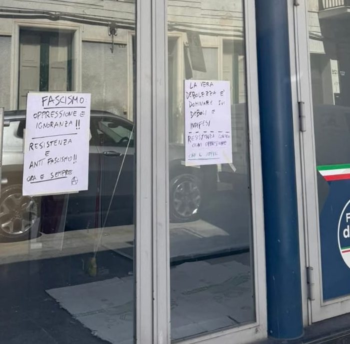 Scritte anarchiche nella sede di Fdi a Vittoria