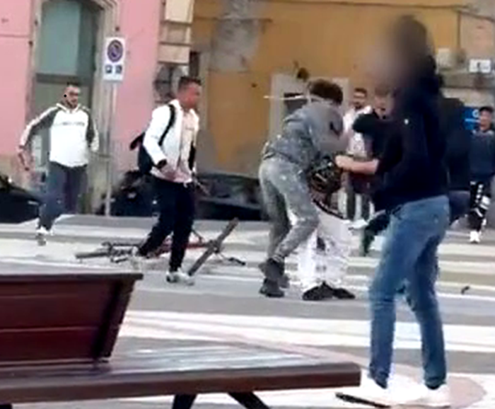 Pasquetta di mazzate a Vittoria (Video)