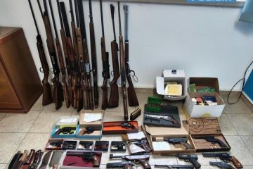 Siracusa, arsenale in casa: arrestato 70enne con armi e duemila munizioni