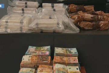 Due arresti, 300mila euro e oltre 30 chili di droga sequestrati a Milano