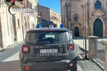 BUSCEMI – Incendio doloso in via Cavour: denunciato un 20enne
