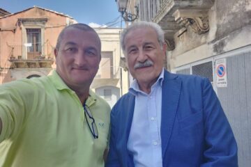 Siracusa, nuovo defibrillatore in piazza Duomo in ricordo di Angelo Giudice