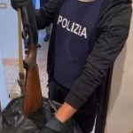 Possedeva fucile, revolver e miele dello sballo