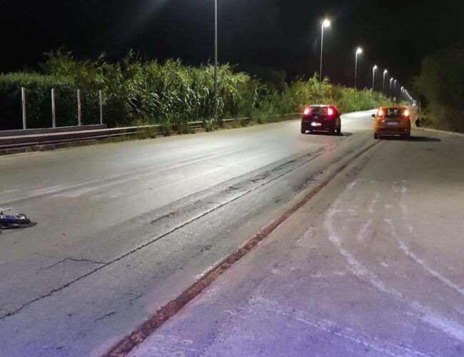 Vittoria-Scoglitti, ciclista straniero investito da un’auto: è grave