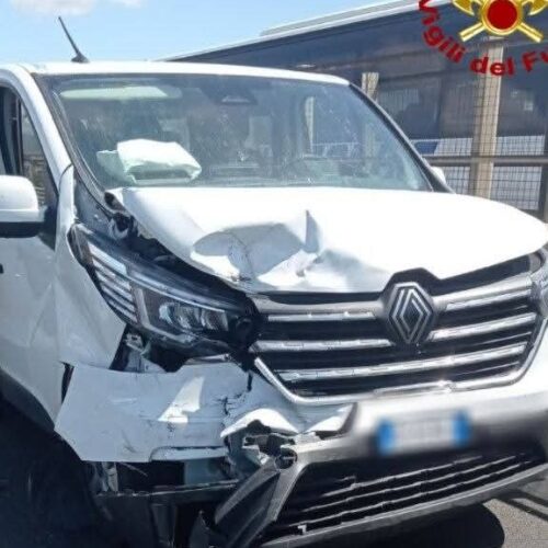 Tangenziale di Catania: scontro tra furgone di turisti francesi e auto