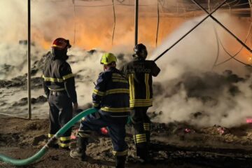 Fiamme nella notte a Pachino, solidarietà dei sindaci all’azienda colpita
