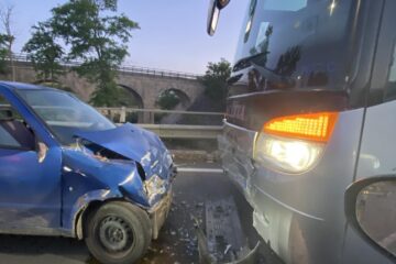 Vittoria, scontro auto-bus sulla SS 115: traffico in tilt